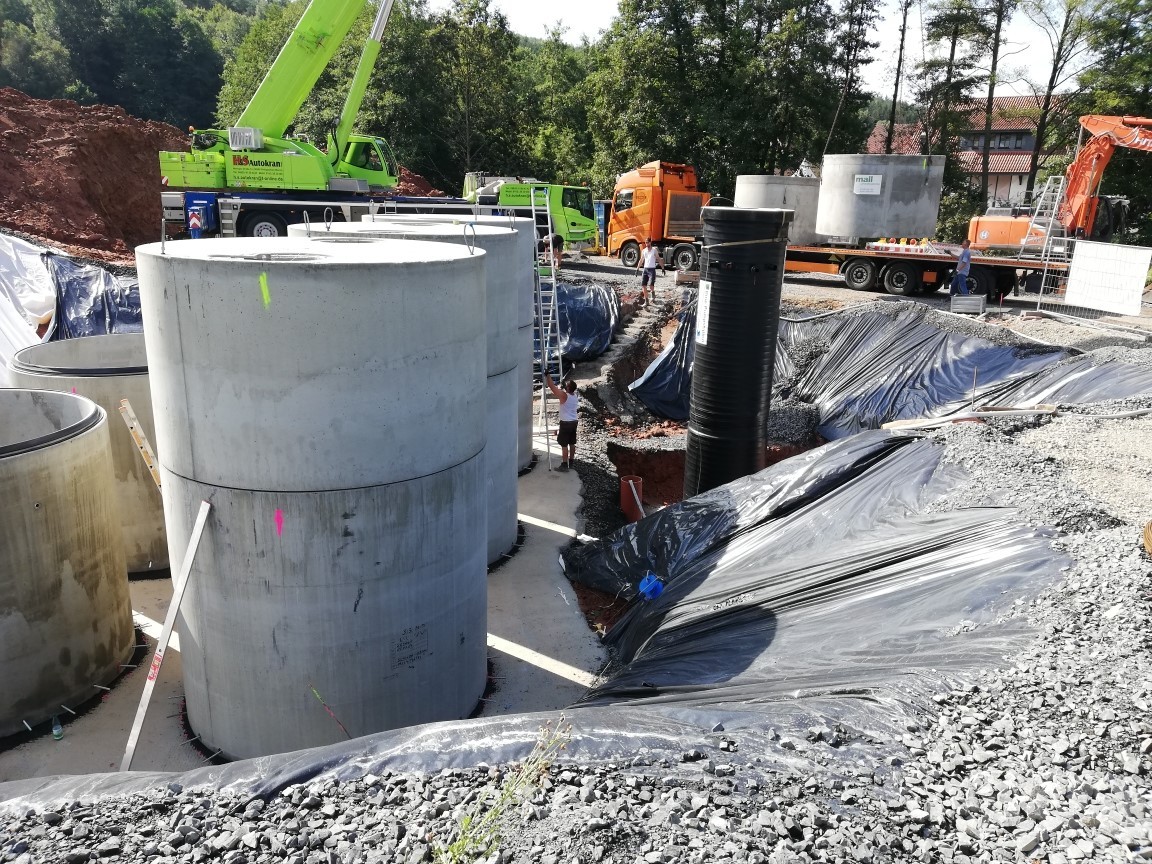 Kleinlüder: Kläranlage für den Weiler "Hessenmühle / Am Schlagberg / Kleinheiligkreuz“ - Aufbau der Reaktoren