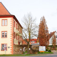 Blick auf das Gebäude des Amtshauses Großenlüder