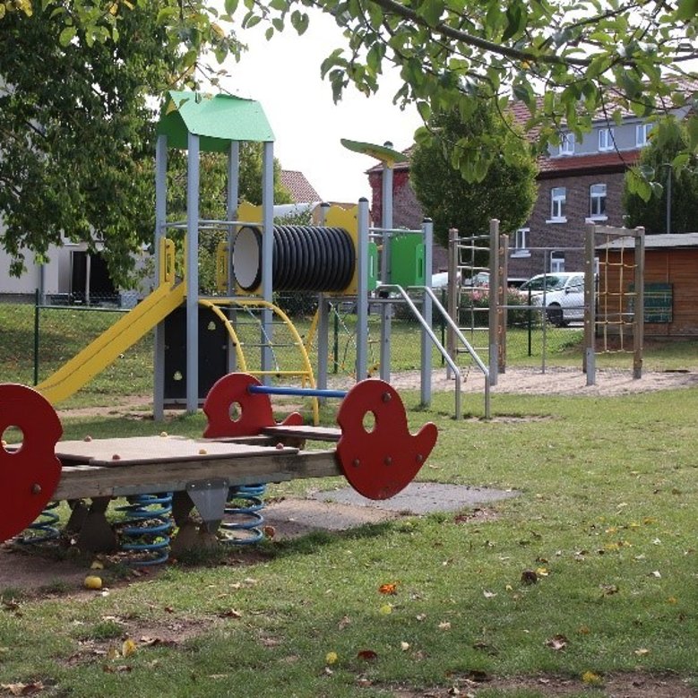 Außenbereich der Kita Kinderarche Kunterbunt Bimbach