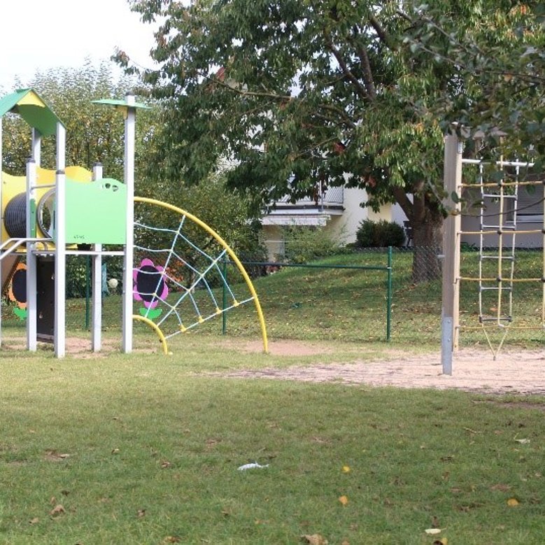 Außenbereich der Kita Kinderarche Kunterbunt Bimbach