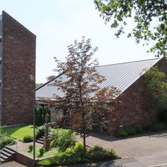 Blick auf die Kirche im Ortsteil Uffhausen