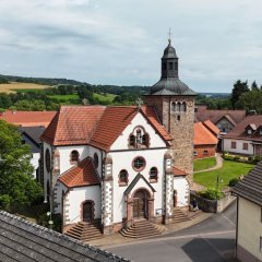 Blick auf die Kirche in Kleinlüder