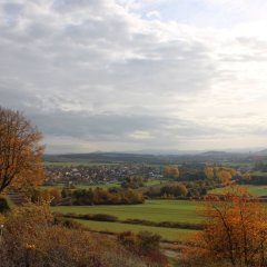 Wandern am Lüdertaler mit Blick auf Großenlüder und Uffhausen