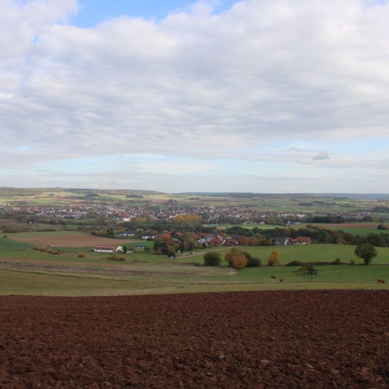 Wandern am Lüdertaler - Blick auf Uffhausen