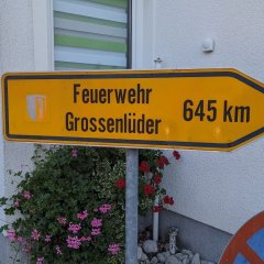 Schild über Entfernung Großenlüder-Windischgarsten